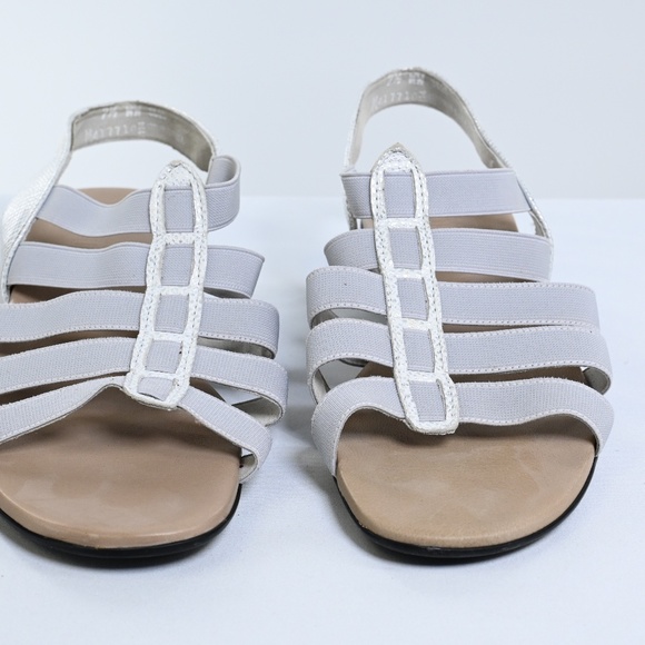 Munro Sandles - Picture 4 of 4